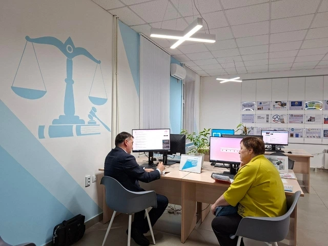 бесплатный прием жителей Энгельса. Задача такой встречи научить граждан пользоваться своими правами в области жилищного законодательства.